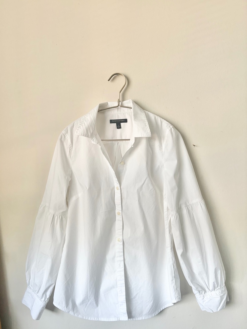 Banana Republic White Button-Up Shirt